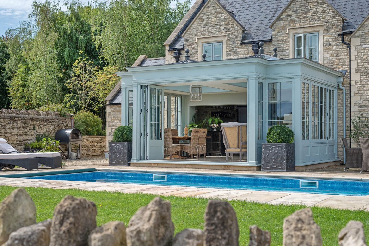 A "visually stunning" commercial pool house to elevate the guest experience.